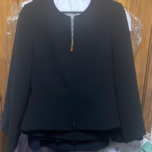 Tahari Arthur S Levine Black Classy Business Skirt Suit size 4